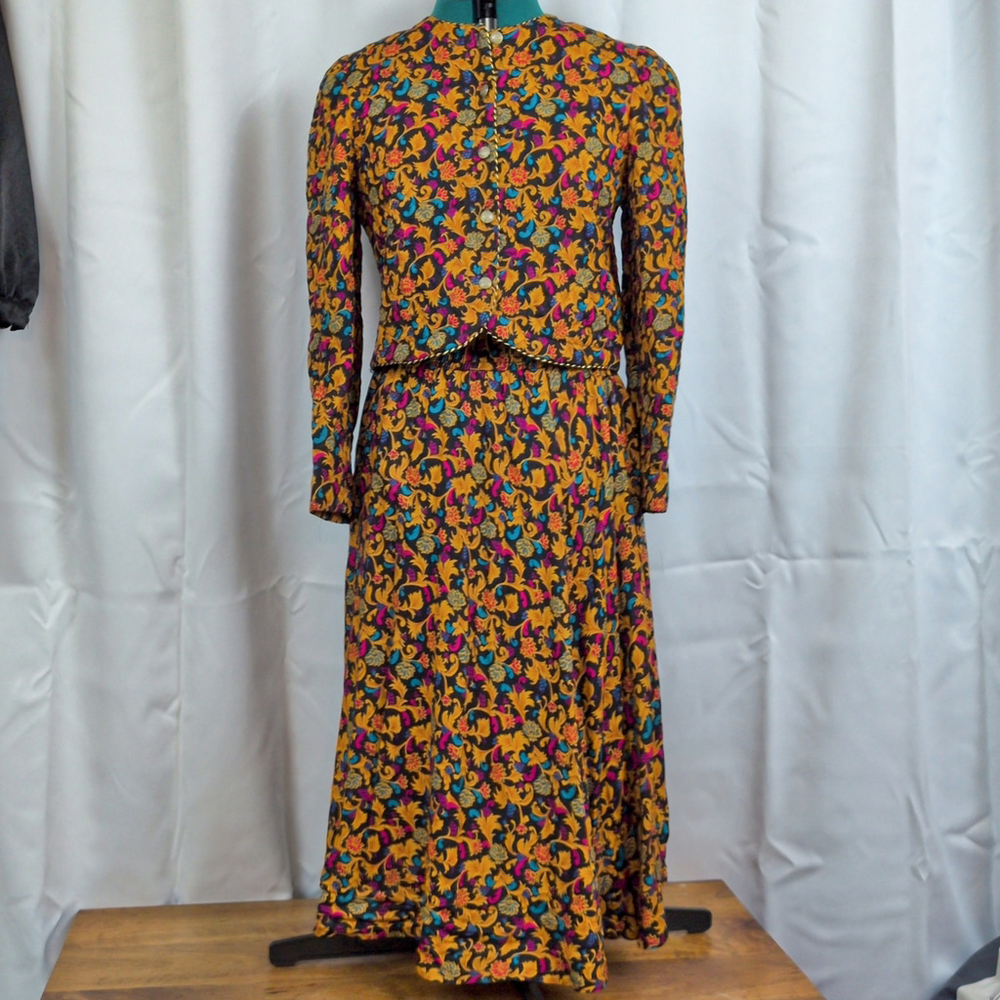 Vintage USA Made Rayon Skirt and Quilted Jacket Set 9/10
